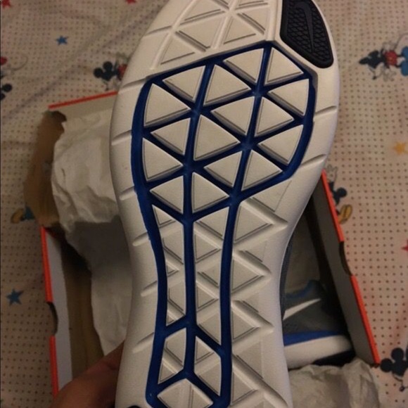 Nike shoes - Picture 2 of 3